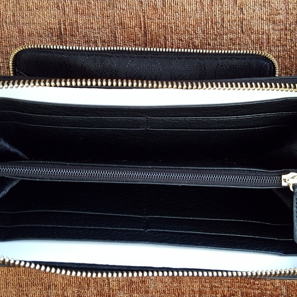 SOLD Kors Black Leather Handbag w/wallet❤👜 - Picture 8 of 8